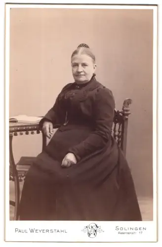 Fotografie Paul Weyerstahl, Solingen, Kasernenstr. 17, Porträt einer älteren Dame