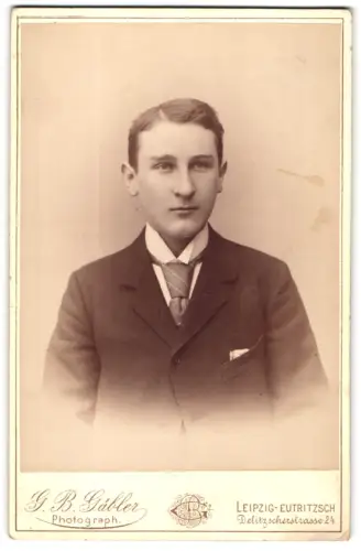 Fotografie G. B. Gäbler, Leipzig-Eutritzsch, Delitzscherstrasse 24, Porträt eines jungen Mannes