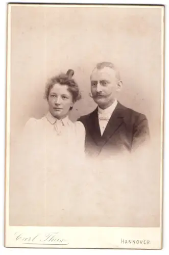 Fotografie Carl Thies, Hannover, Höltystrasse 13, Porträt eines Paares