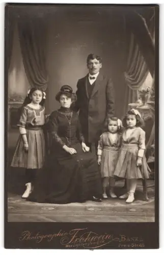 Fotografie Frohwein, Basel, Freie Str. 45, Familienporträt mit drei Töchtern