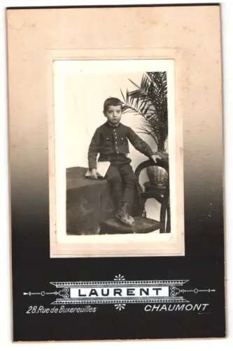 Fotografie Laurent, Chaumont, 28 Rue de Buxereuilles, Junge mit Buch