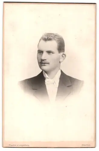 Fotografie Flasche & Lingenberg, Elberfeld, Mäuerchenstr. 26, Porträt eines Mannes