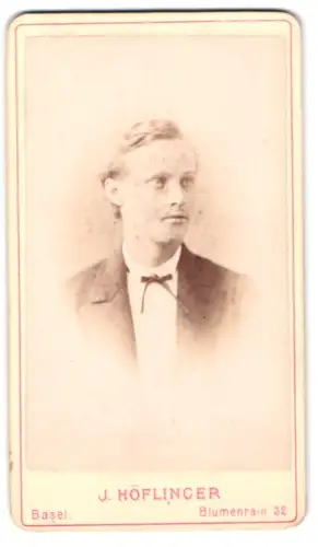 Fotografie J. Höflinger, Basel, Blumenrain 32, Porträt eines jungen Mannes