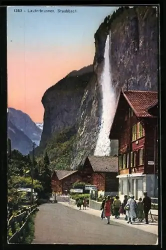 AK Lauterbrunnen, Staubbach mit Strassenpartie