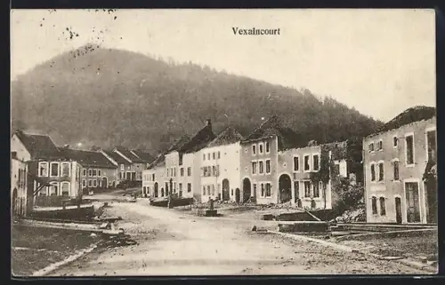 AK Vexaincourt, Strassenpartie mit zerstörten Häusern