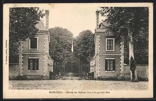 AK Richelieu, Entrée du Château face à la grande Rue