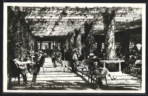 AK Vichy, La Pergola vers le Palais des sources