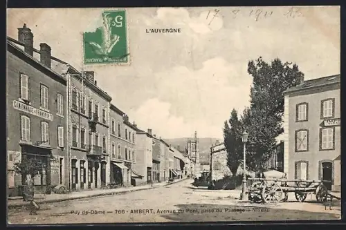AK Ambert, L`Auvergne, Avenue du Pont, prise du Passage à Niveau