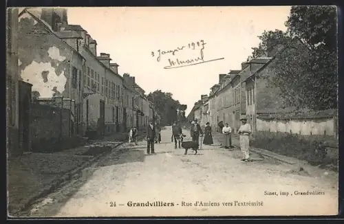 AK Grandvilliers, Rue d`Amiens vers l`extrémité