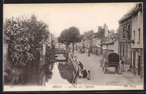 AK Amiens, La Rue des Clairons