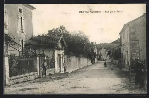 AK Deviat /Charente, Rue de la Poste
