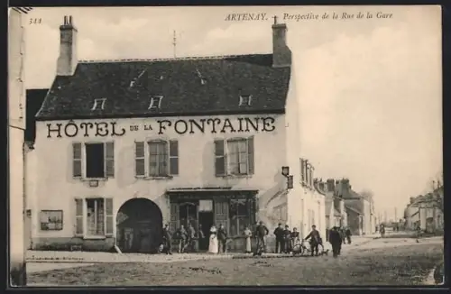 AK Artenay, Perspective de la Rue de la Gare, Hotel de la Fontaine