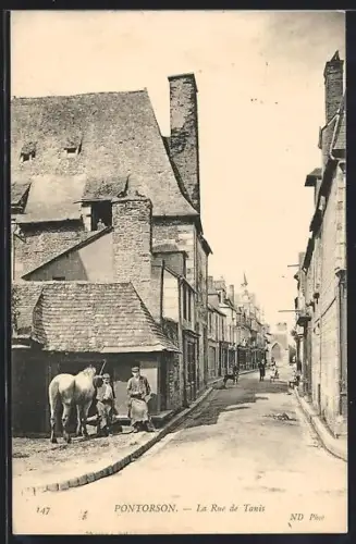AK Pontorson, La Rue de Tanis mit Pferd und Männern