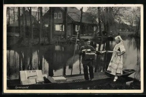 AK Spreewald, Posbote bringt einer Dame einen Brief