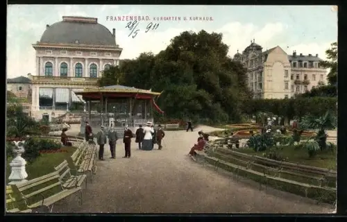 AK Franzensbad, Partie im Kurgarten mit Blick zum Kurhaus