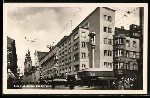 AK Linz a. D., Passanten in der Landstrasse