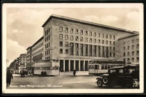AK Berlin, Strassenbahn fährt am Reichsluftfahrt-Ministerium vorbei