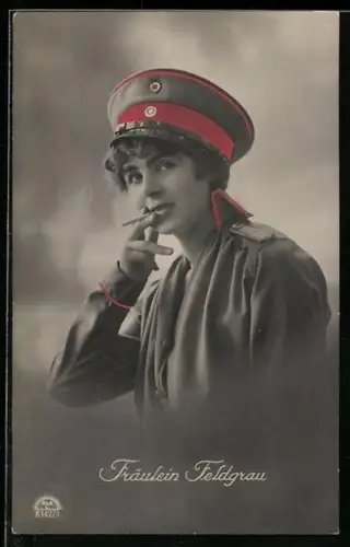AK Fräulein Feldgrau, junge Dame in Uniform