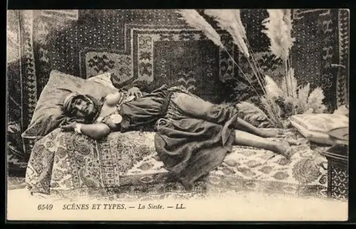 AK The Afternoon nap, Ruhende halbnackte Araberin