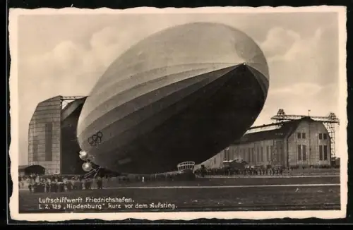 AK Friedrichshafen, Luftschiff Zeppelin Hindenburg LZ-129 kurz vor dem Start