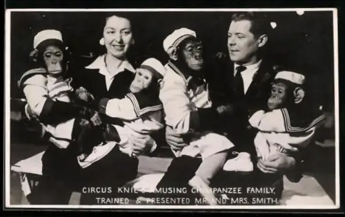AK Circus Knie, Chimpanzee Family presented by Mr. and Mrs. Smith, Zirkus, Verkleidete Affen als Matrosen
