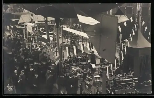 AK Berlin, Internationale Motorboot- und Motoren-Ausstellung 1910, Besucher auf einem Binnenschiff