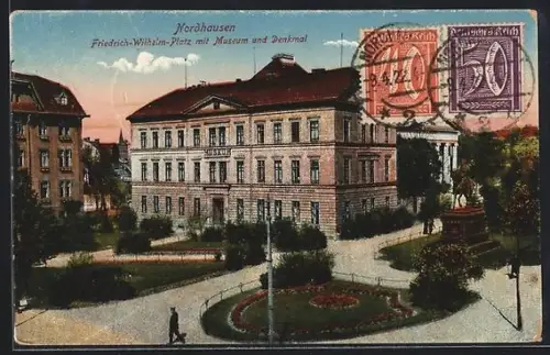 AK Nordhausen, Friedrich-Wilhelm-Platz mit Museum und Denkmal