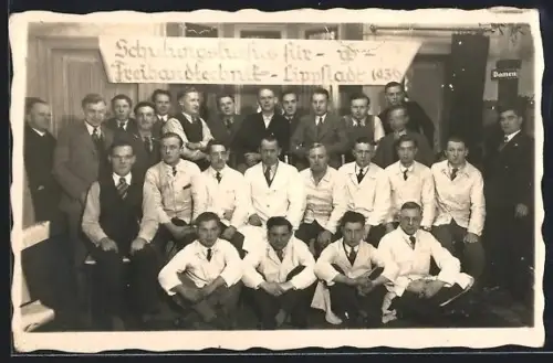Foto-AK Lippstadt, Gruppenfoto eines Schulungskurses für Freihandtechnik 1936