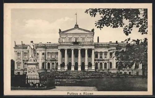 AK Putbus a. Rügen, Schloss mit Säulenportikus und Denkmal