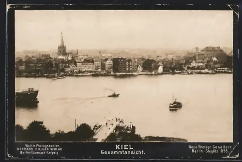 AK Kiel, Flusspartie mit Blick in den Ort