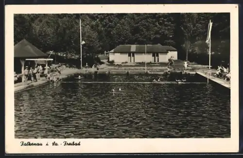 AK Falkenau i. Sa., Badegäste im Freibad