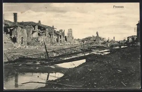 AK Fresnes, Blick auf den zerstörten Ort, Kriegsschäden