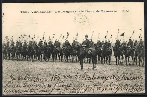 AK Vincennes, Les Dragons sur le Champ de Maneouvre