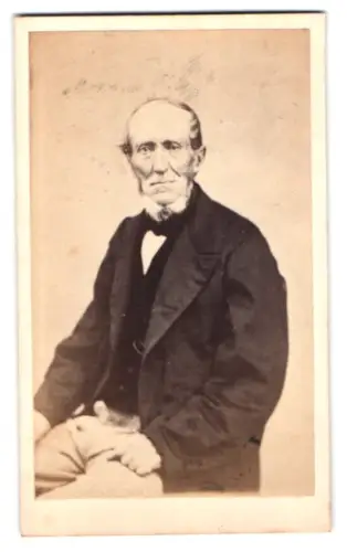 Fotografie Carlier, Mons, Rue de Nimy 26, Porträt eines älteren Herrn