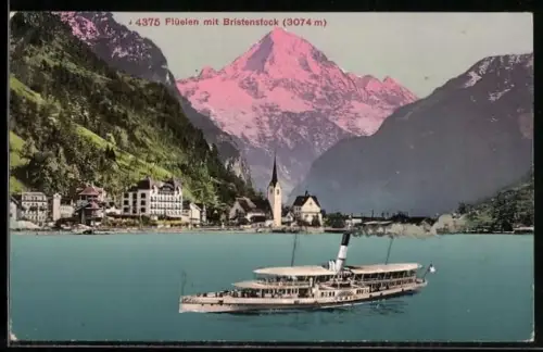 AK Flüelen, Dampfer Uri passiert den Ort mit Blick zum Bristenstock