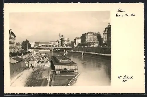 AK Wien, Franz-Josefs-Kai mit Brücke und Schiff