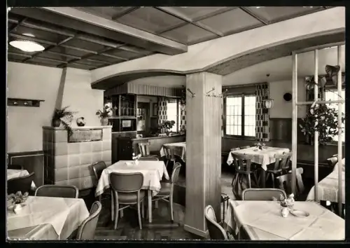 AK Althütte, Gasthaus u. Metzgerei, Pension z. Rose, Inh. F. Bunz, Innenansicht Restaurant
