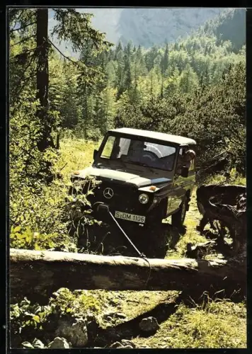 AK Mercedes Benz 240 GD parkt auf einer sonnigen Waldlichtung