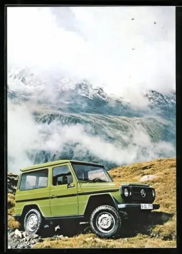 AK Hellgrüner Mercedes Benz 230 G parkt im Hochgebirge