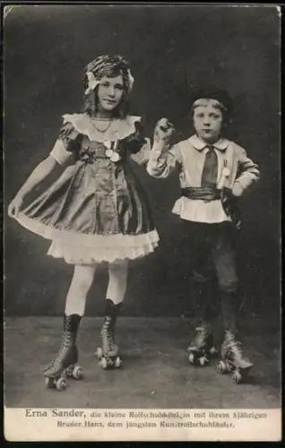 AK Rollschuhläuferin Erna Sand und ihr Bruder Hans präsentieren ihre Auszeichnungen, Akrobat