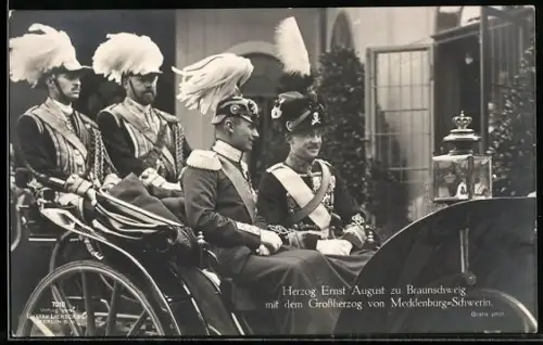 AK Herzog Ernst August zu Braunschweig und Grossherzog von Mecklenburg-Schwerin in Paradeuniform in der Kutsche