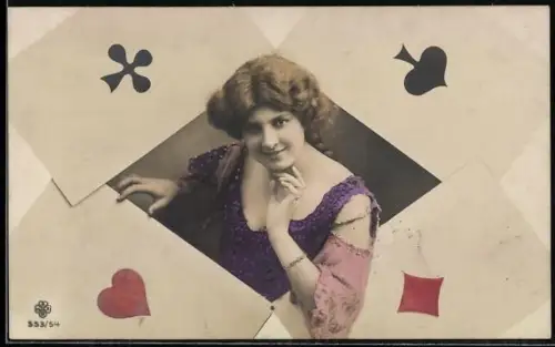 AK Schönes Mädchen zwischen Spielkarten, Ass-Karten, Herz, Piek, Karo, Kreuz