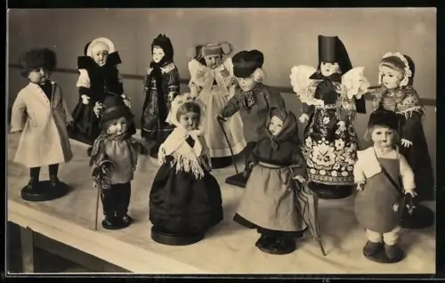 AK Grossballei /Westf., Trachtenpuppen-Ausstellung
