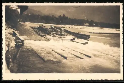 AK Lenggries, Flösser bei der Arbeit auf dem Fluss, Forstwirtschaft