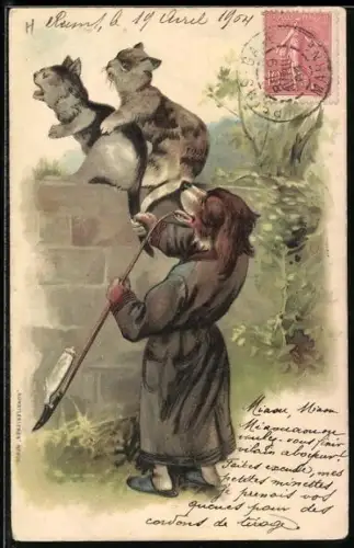 AK Hund in Mantel mit Pfeife zieht zwei Katzen an den Schwänzen