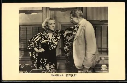 AK Schauspieler Marlene Dietrich und Lawrence Grant in Shanghai Express