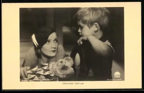 AK Schauspielerin Marlene Dietrich in dem Film Blonde Venus