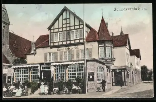 AK Schwarzenbek i. L., Hotel Kaiserhof mit Gästen
