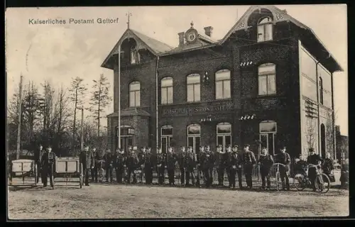 AK Gettorf, Kaiserliches Postamt mit Postbeamten