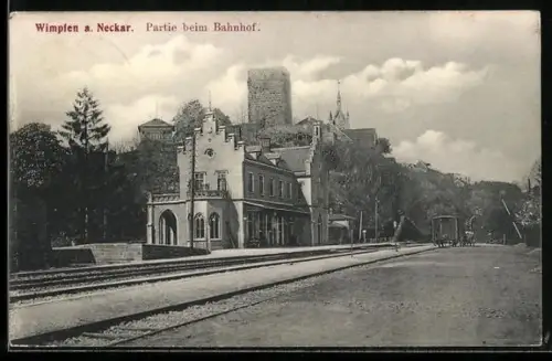 AK Wimpfen a. Neckar, Partie am Bahnhof mit Kirche im Hintergrund